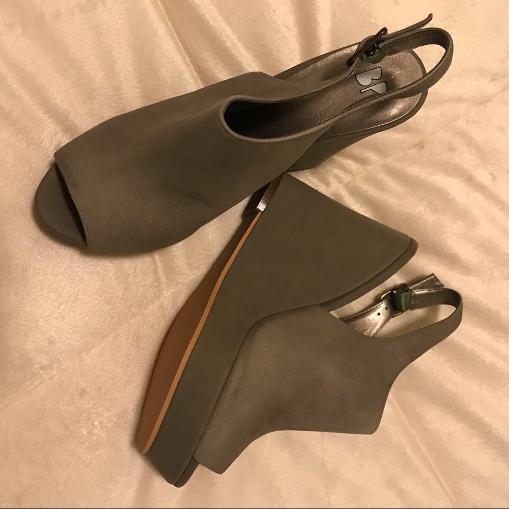 Wedge bootie